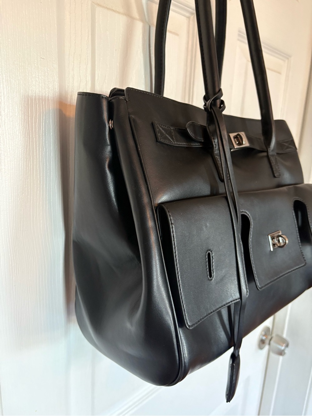 Classic Black Tote Handbag - Sleek Leather Look - Picture 3 of 5